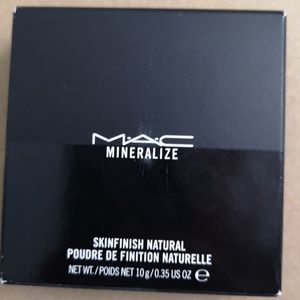 Mac Cosmetics skinfinish natural pressed powder